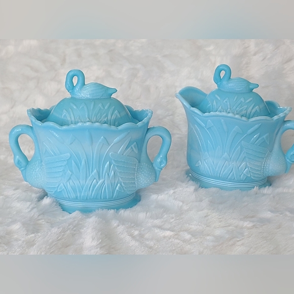 VINTAGE Westmoreland Blue Milk Glass Swan Cattail Creamer & Sugar Bowl With Lids - Picture 2 of 16